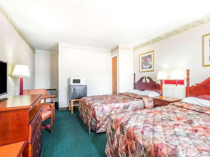 Knights Inn Lenox Εξωτερικό φωτογραφία