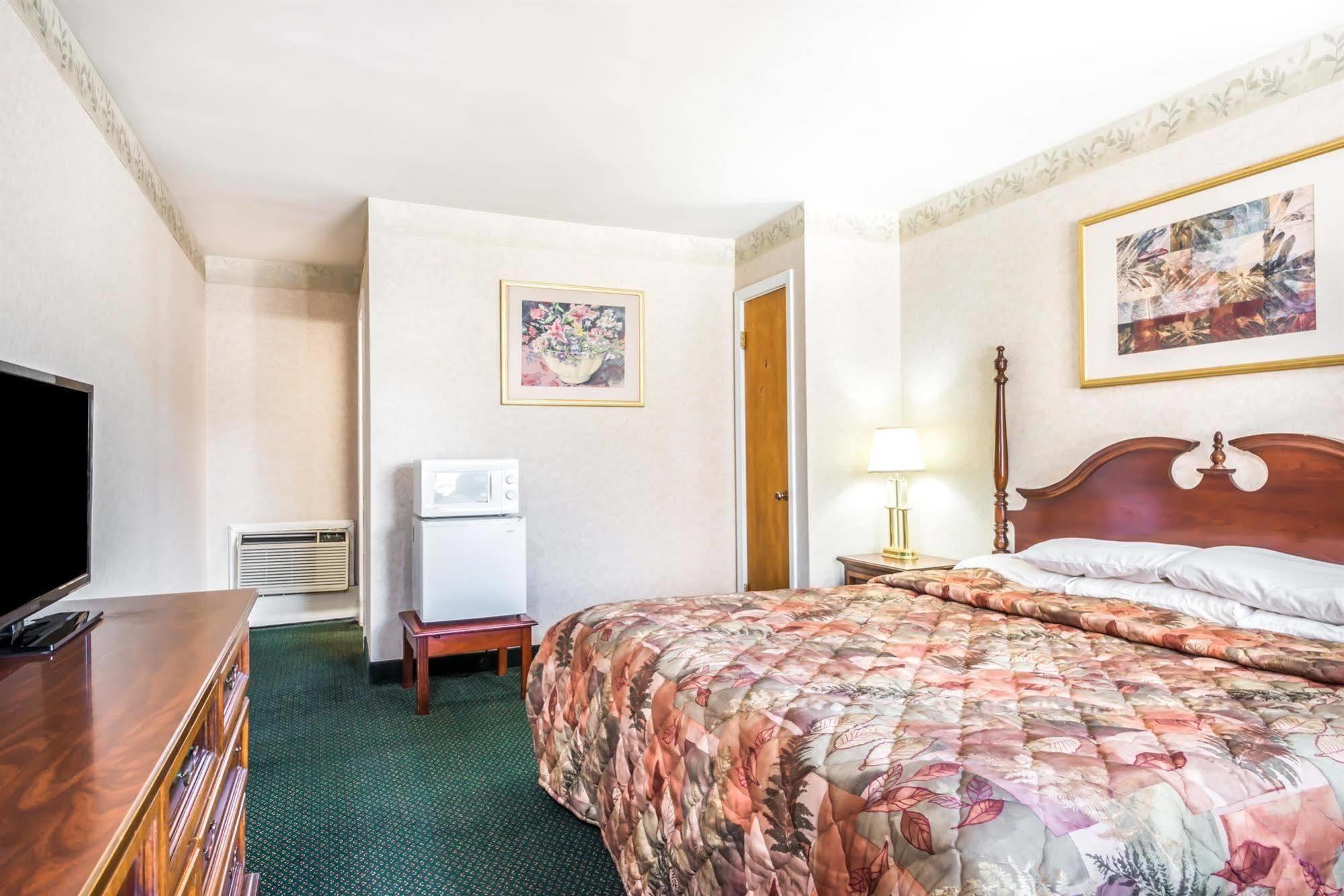Knights Inn Lenox Εξωτερικό φωτογραφία